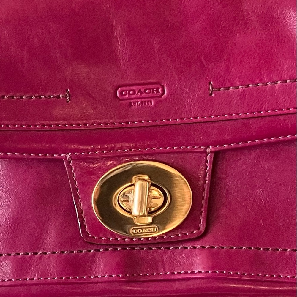 COACH Magenta 12450 Purple y2k Clutch Wristlet Bag Like New Clean One Owner - Picture 4 of 5